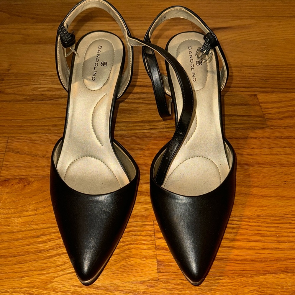 Bandolino pointed toe heels in great condition